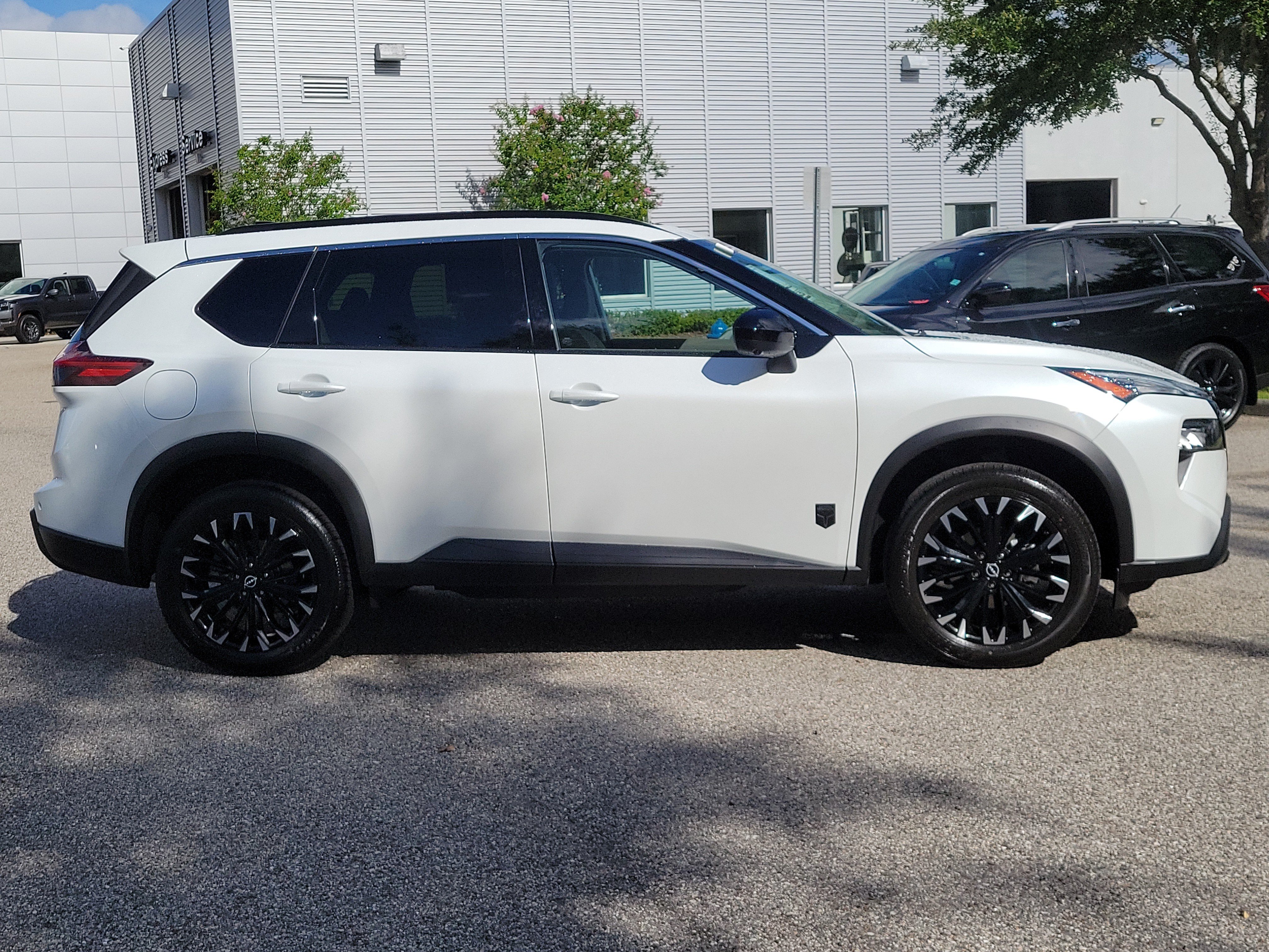 Certified 2026 Nissan Rogue Dark Armor AWD/4WD image 4