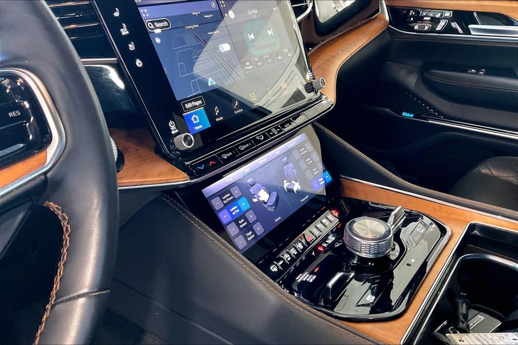 Used 2024 Jeep Grand Wagoneer L Series III image 11