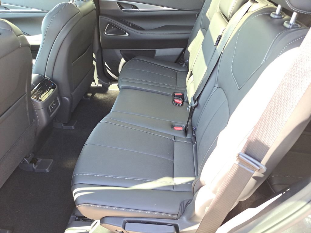 Certified 2026 INFINITI QX60 Luxe w/ Cargo Package AWD/4WD image 16