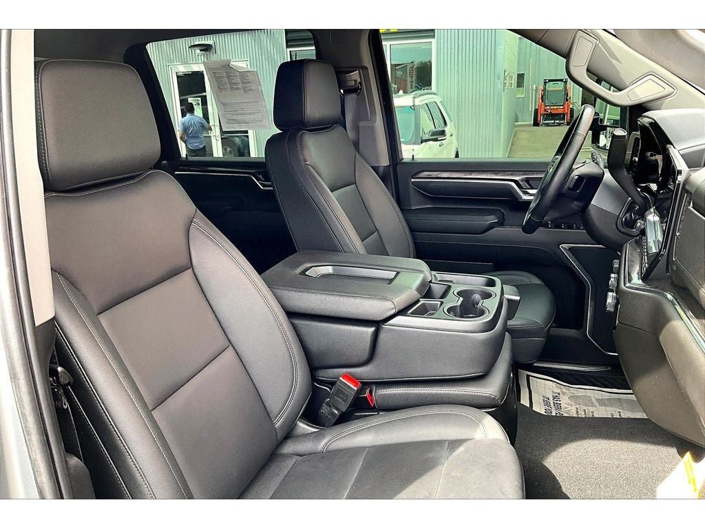Used 2025 Chevrolet Silverado 3500 LTZ AWD/4WD image 8