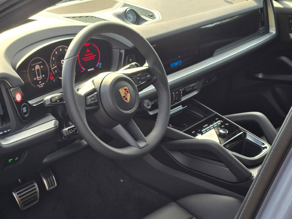 New 2026 Porsche Cayenne S image 4