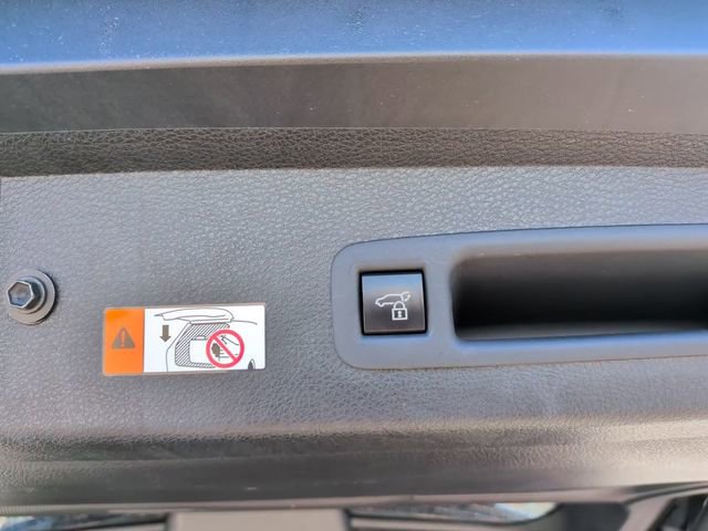 Used 2025 Toyota Sienna XLE Woodland Edition image 15