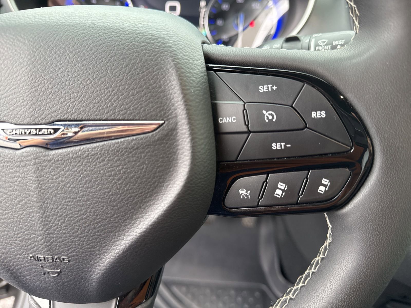 Used 2023 Chrysler Pacifica Touring-L w/ S Appearance Package image 26