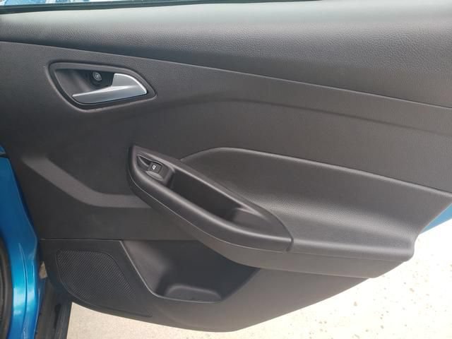 Used 2017 Ford Focus SE w/ Cold Weather Package FWD image 17