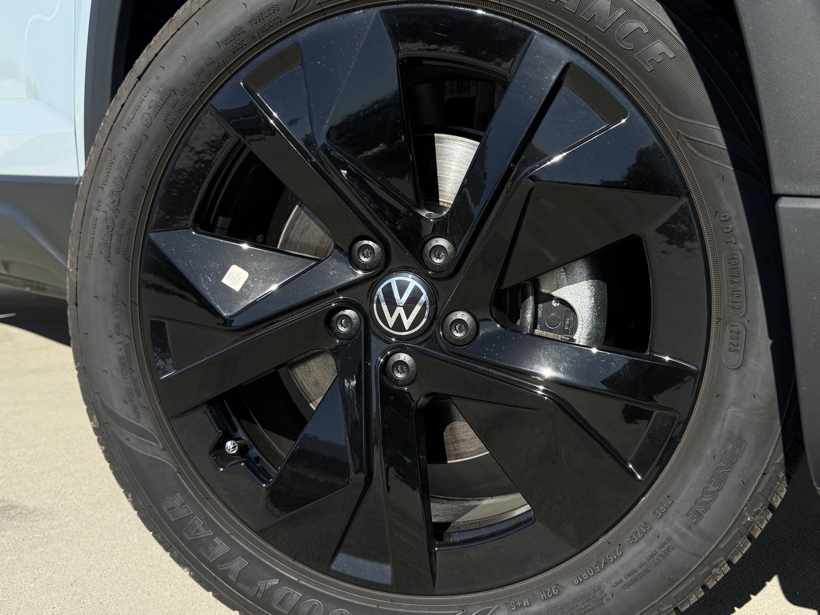 New 2026 Volkswagen Taos SE FWD image 11