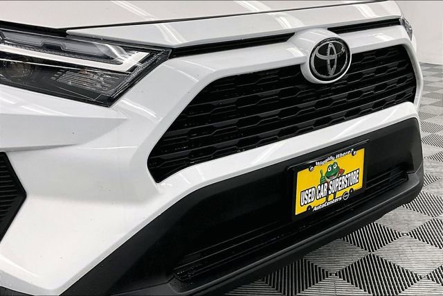 Used 2025 Toyota RAV4 LE image 31