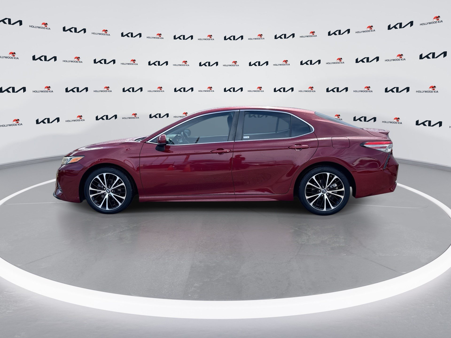 Used 2018 Toyota Camry SE FWD image 5