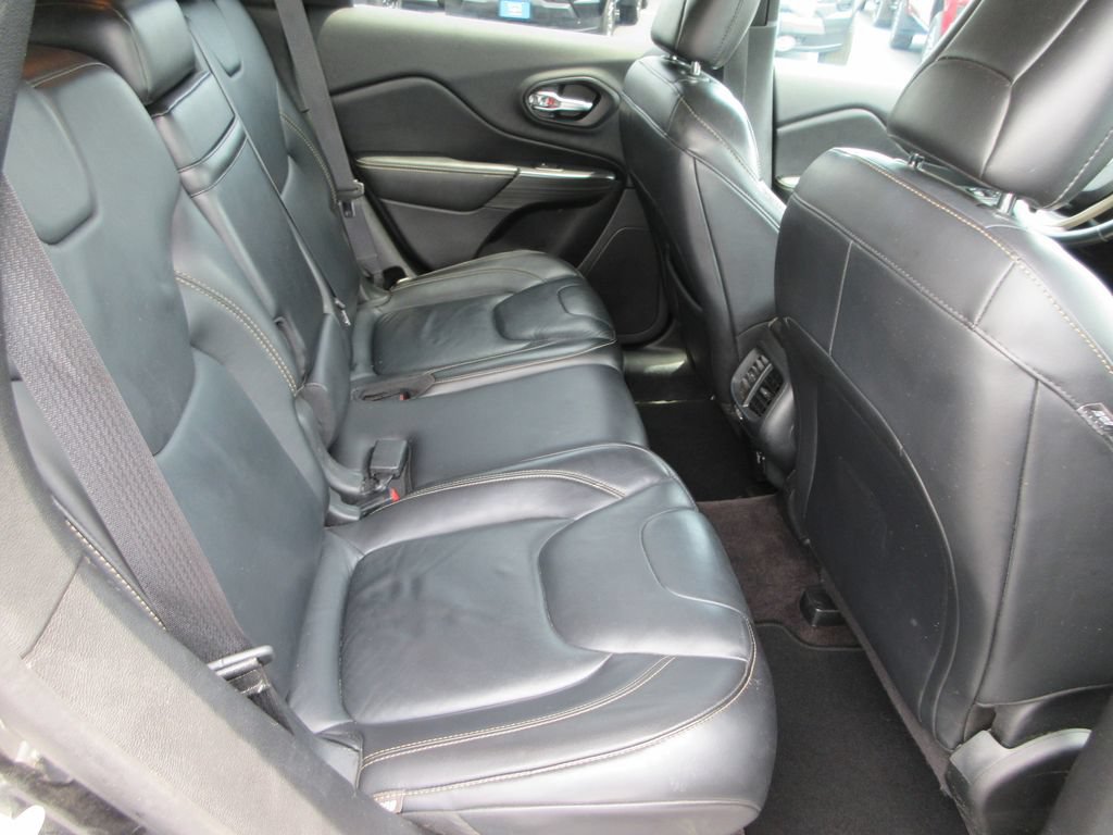 Used 2016 Jeep Cherokee Limited AWD/4WD image 18