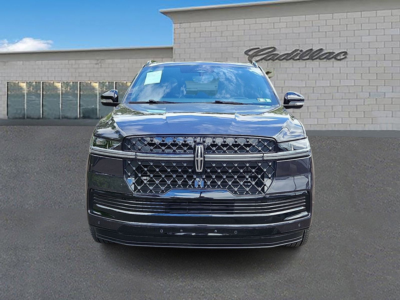 Used 2025 Lincoln Navigator L Reserve w/ Jet Appearance Package AWD/4WD image 2
