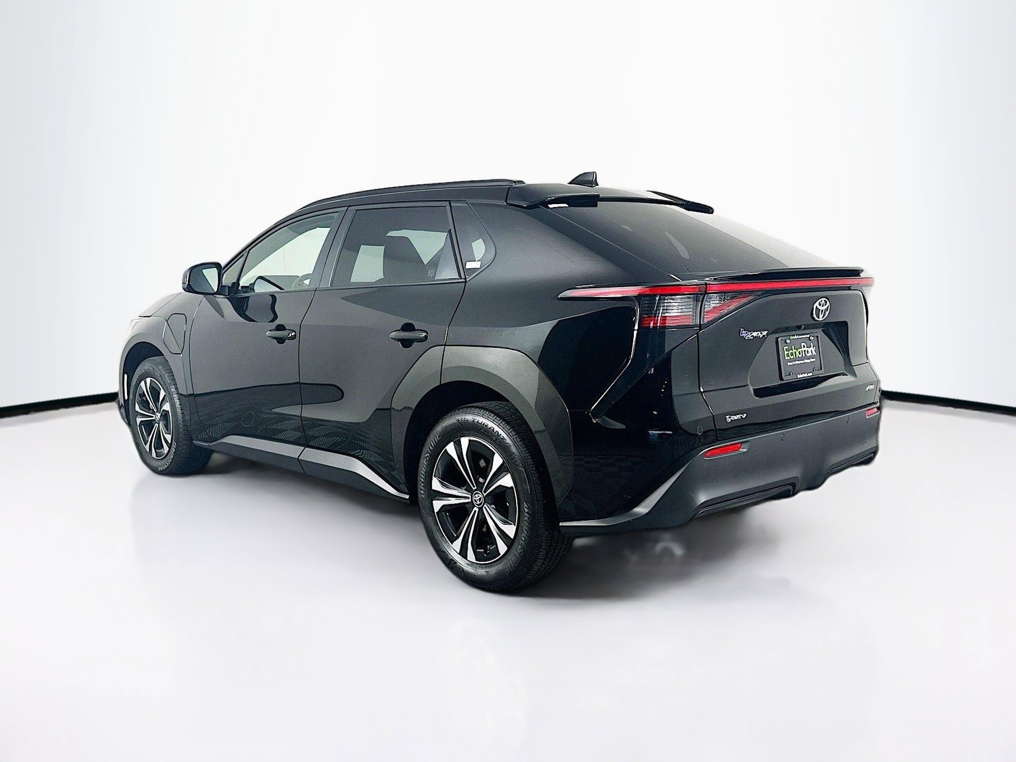 Used 2025 Toyota bZ4X AWD w/ Weather Package image 5