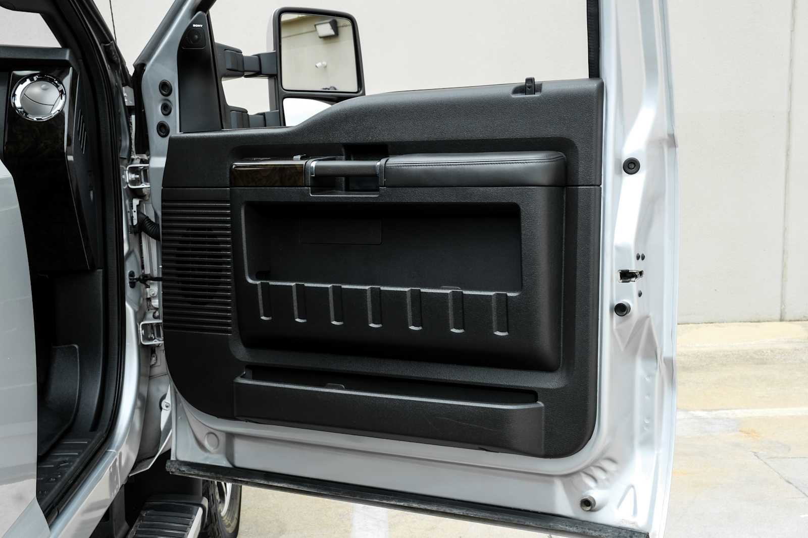 Used 2016 Ford F250 Platinum w/ FX4 Off-Road Package AWD/4WD image 48