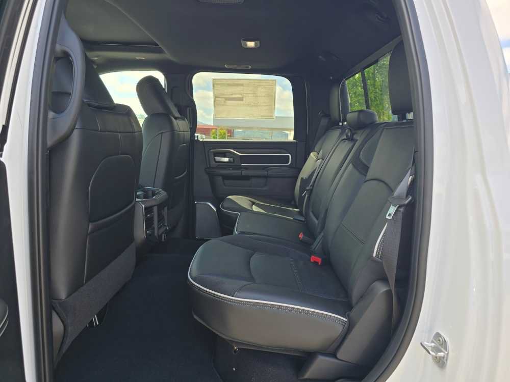 New 2026 RAM 2500 Laramie AWD/4WD image 16