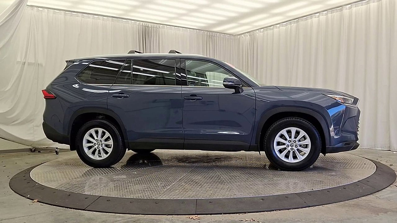 Certified 2024 Toyota Grand Highlander AWD image 6