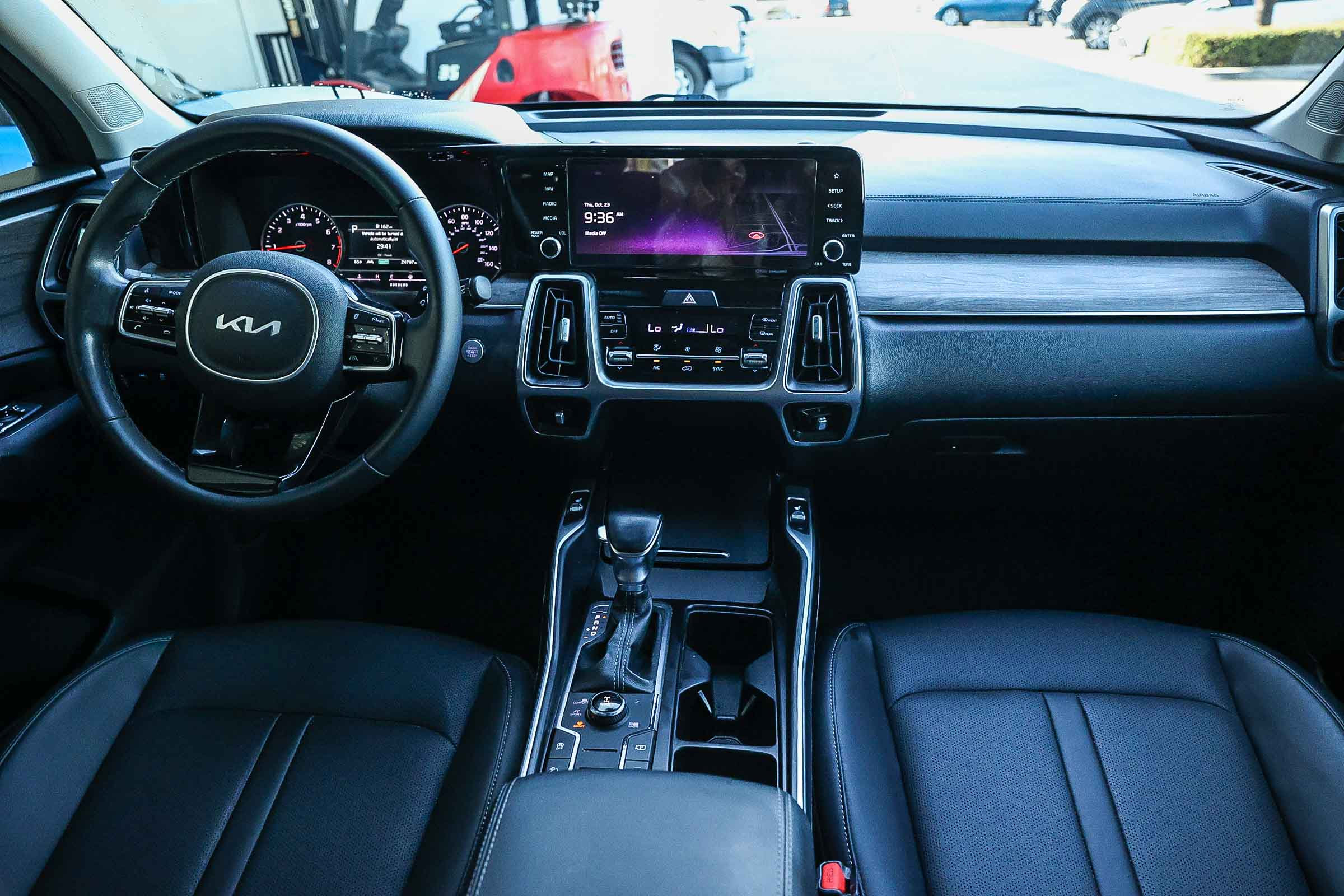 Used 2022 Kia Sorento S w/ Panoramic Sunroof Package image 17