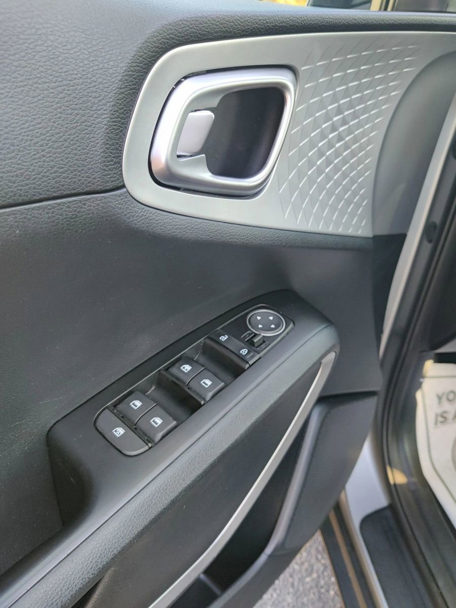 Used 2022 Kia Soul LX image 28