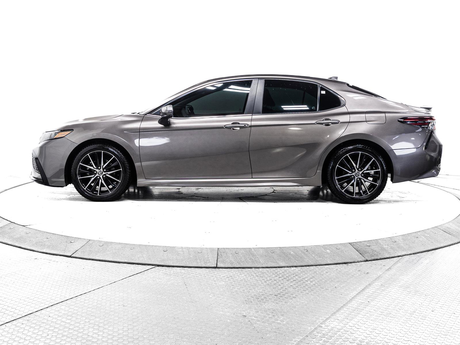 Certified 2021 Toyota Camry SE image 7