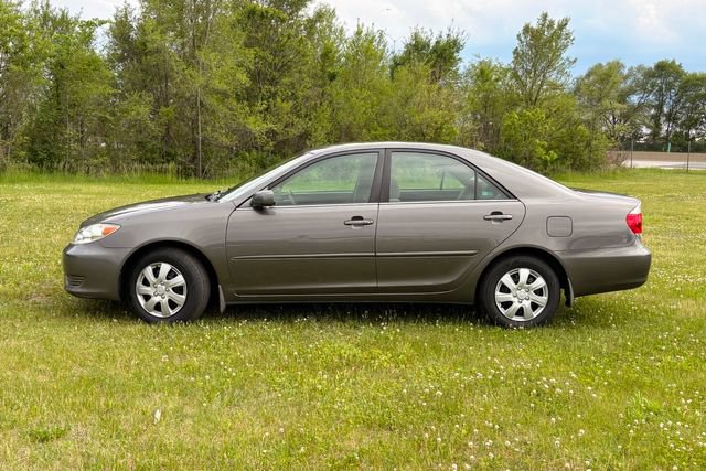 Used 2006 Toyota Camry LE FWD image 2