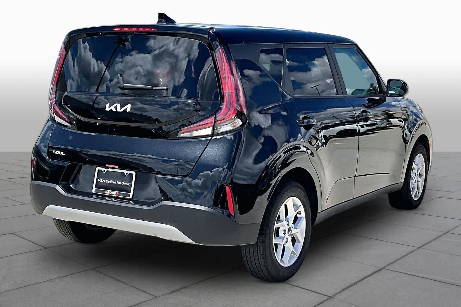 Certified 2025 Kia Soul LX w/ LX Technology Package FWD image 12