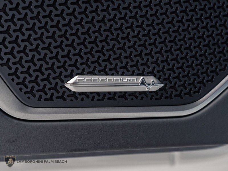 Used 2025 Lamborghini Urus SE AWD/4WD image 17