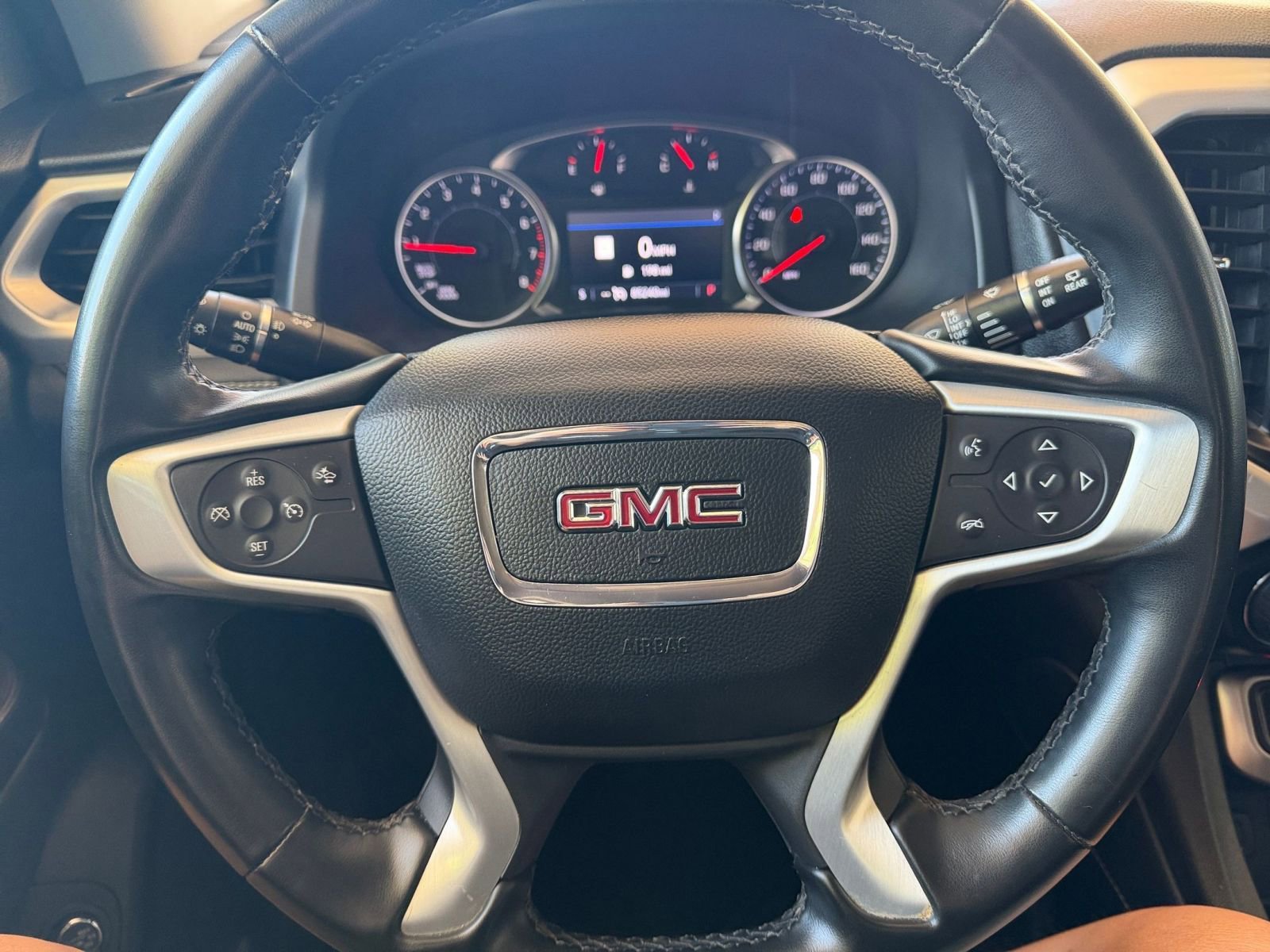 Used 2023 GMC Acadia SLT FWD image 30
