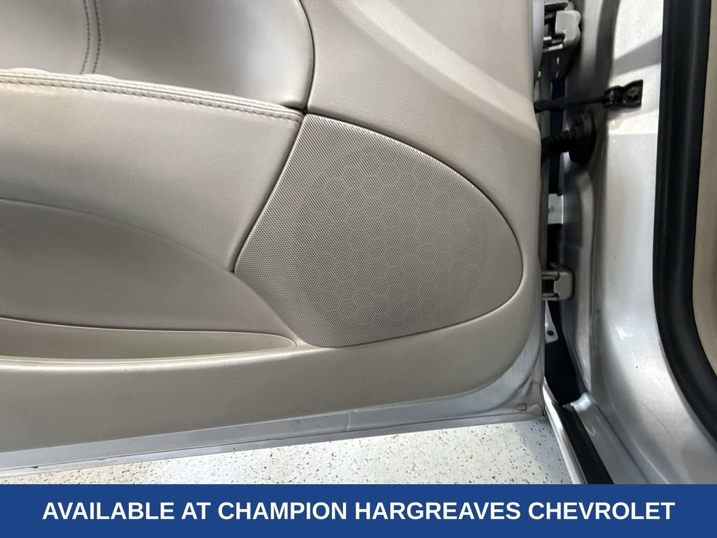 Used 2011 Buick Lucerne CXL FWD image 32