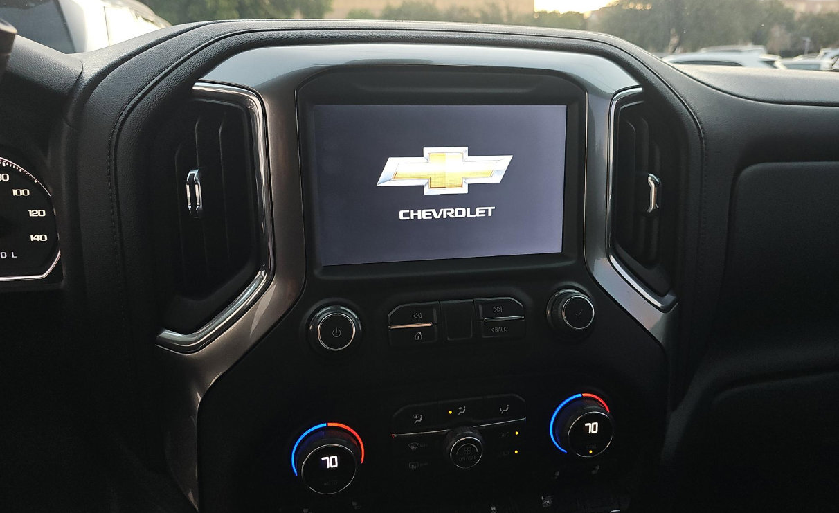 Used 2020 Chevrolet Silverado 1500 LT w/ Convenience Package image 13