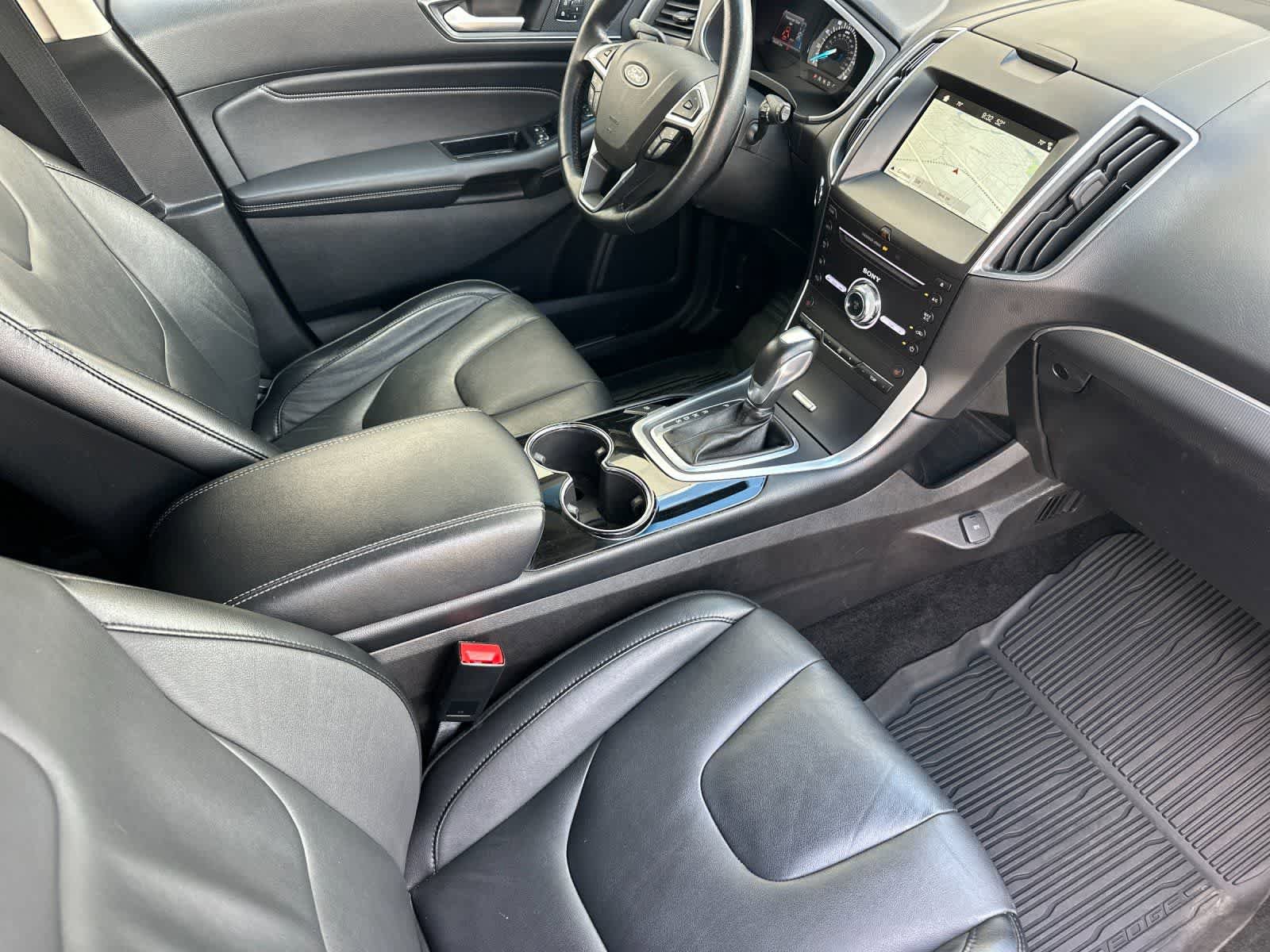Used 2018 Ford Edge Titanium w/ Ford Safe & Smart Package AWD/4WD image 16