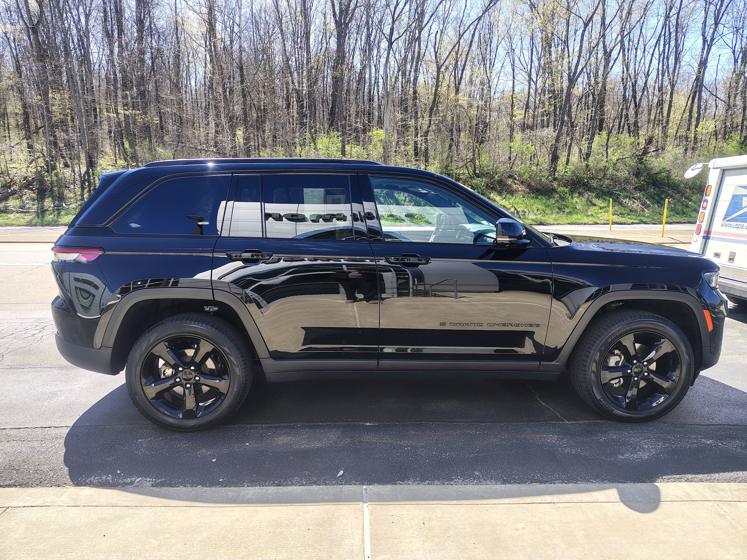 Certified 2024 Jeep Grand Cherokee Limited w/ Luxury Tech Group II AWD/4WD image 7