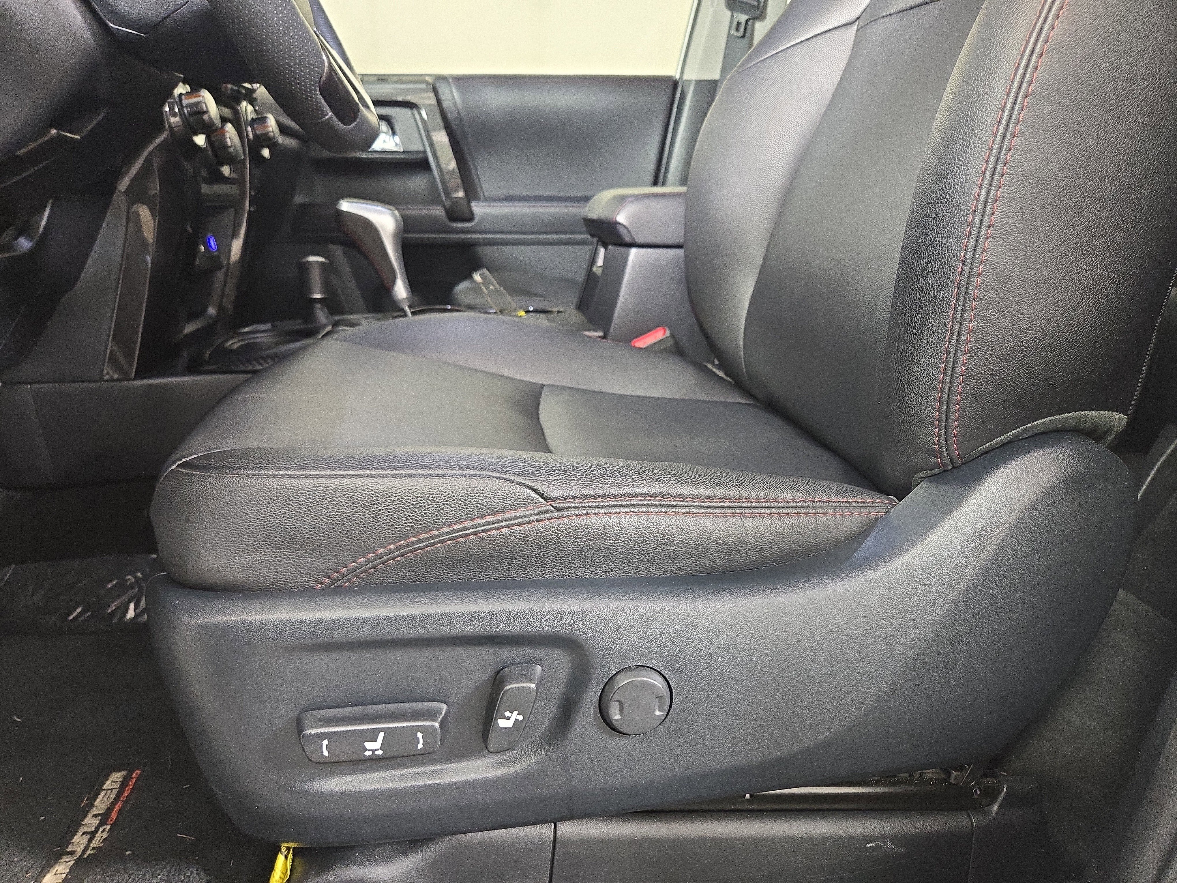 Used 2022 Toyota 4Runner TRD Off-Road Premium w/ Moonroof Package AWD/4WD image 32