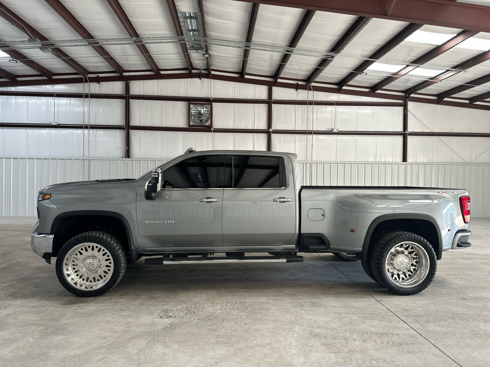 Used 2025 Chevrolet Silverado 3500 LTZ w/ LTZ Convenience Package image 2