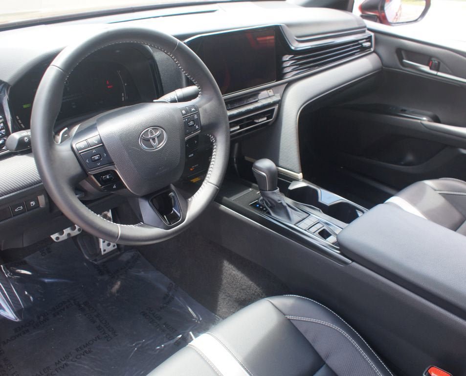 Used 2025 Toyota Camry SE FWD image 13