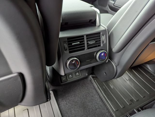 New 2025 Land Rover Discovery Dynamic SE AWD/4WD image 13