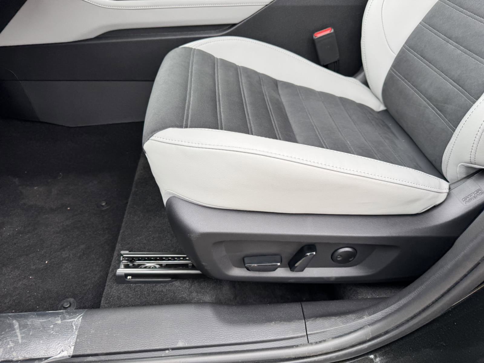 New 2025 Mitsubishi Outlander SE image 10