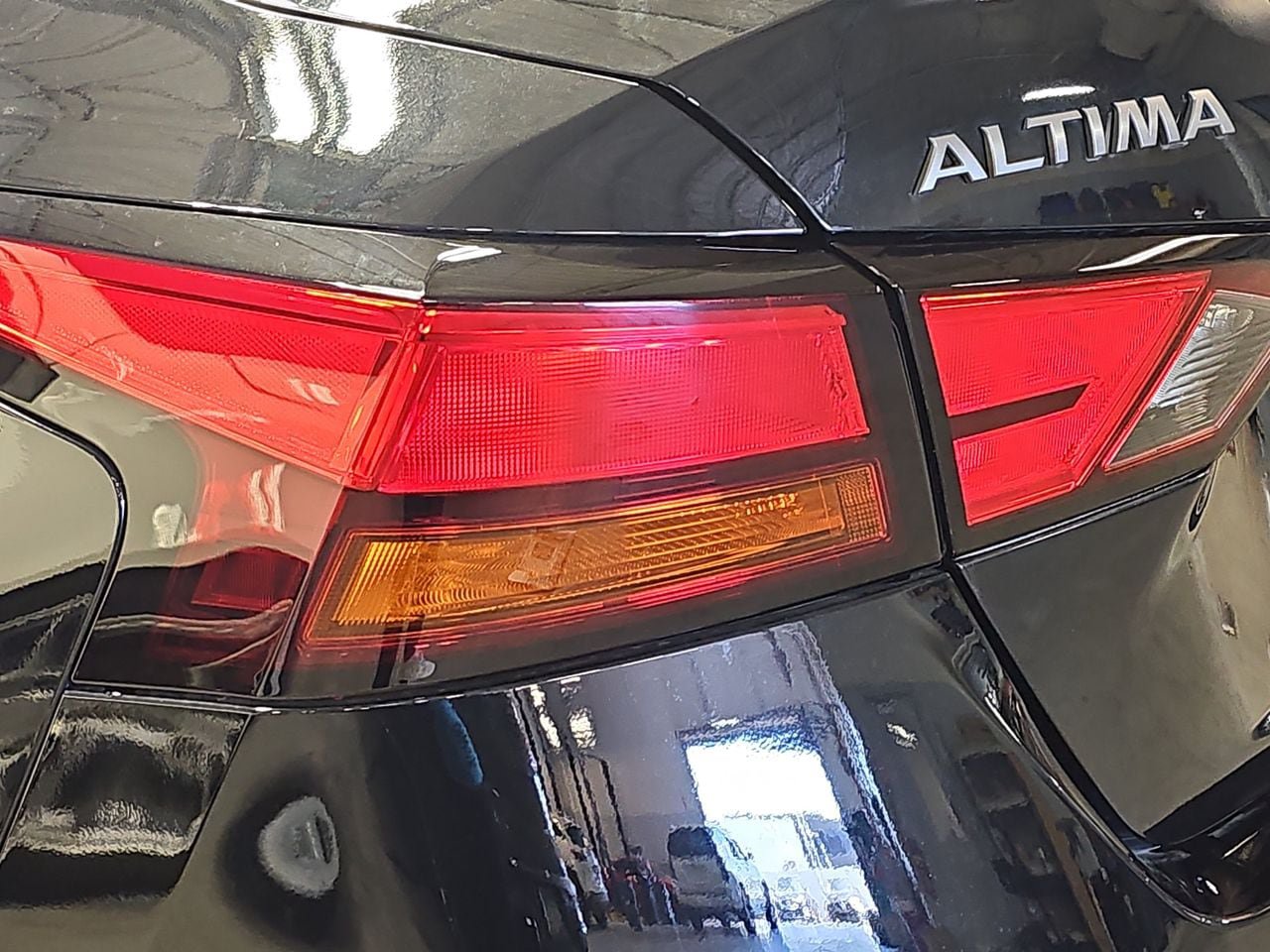 Used 2025 Nissan Altima 2.5 S FWD image 33