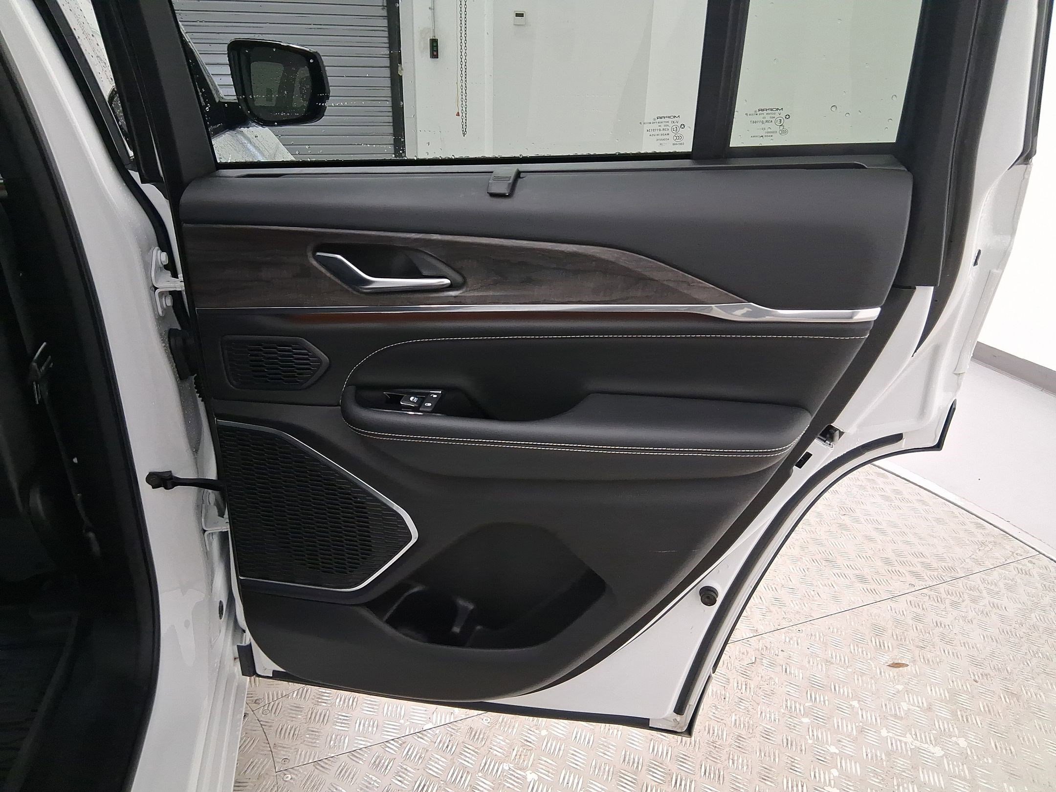 Used 2024 Jeep Grand Cherokee Overland w/ Luxury Tech Group IV image 31