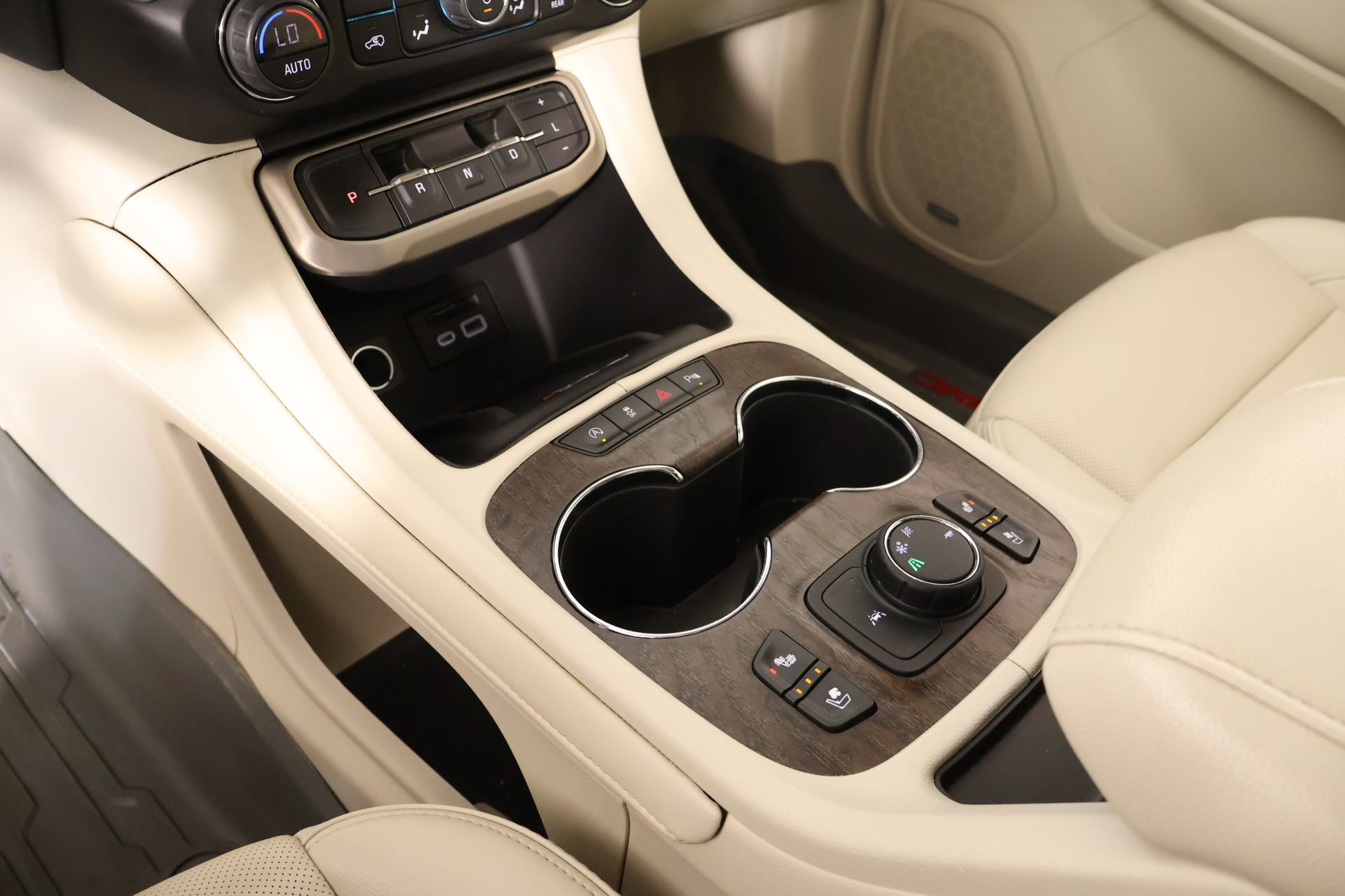 Used 2022 GMC Acadia Denali w/ Trailering Package FWD image 9
