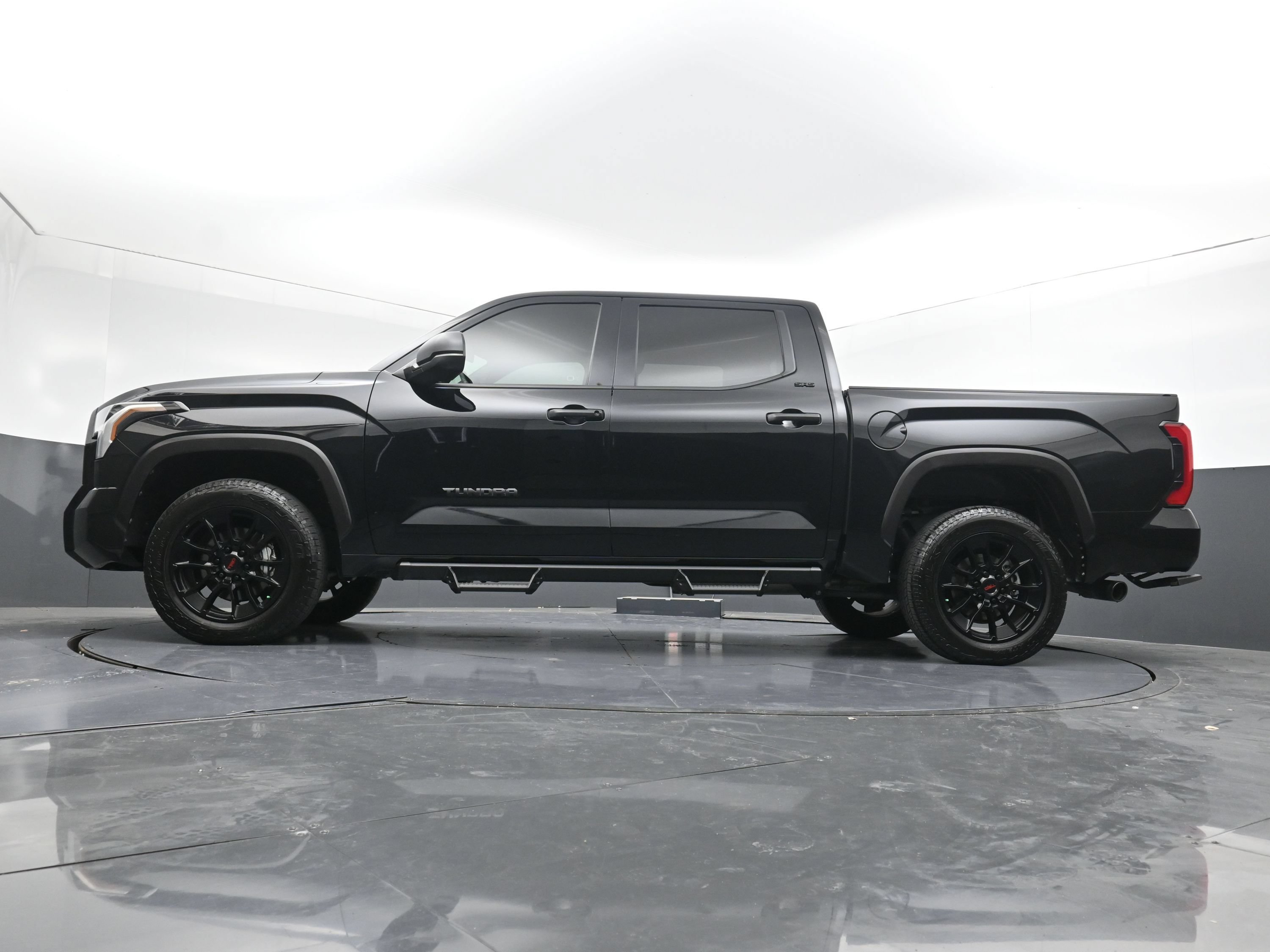 Used 2025 Toyota Tundra SR5 AWD/4WD image 27
