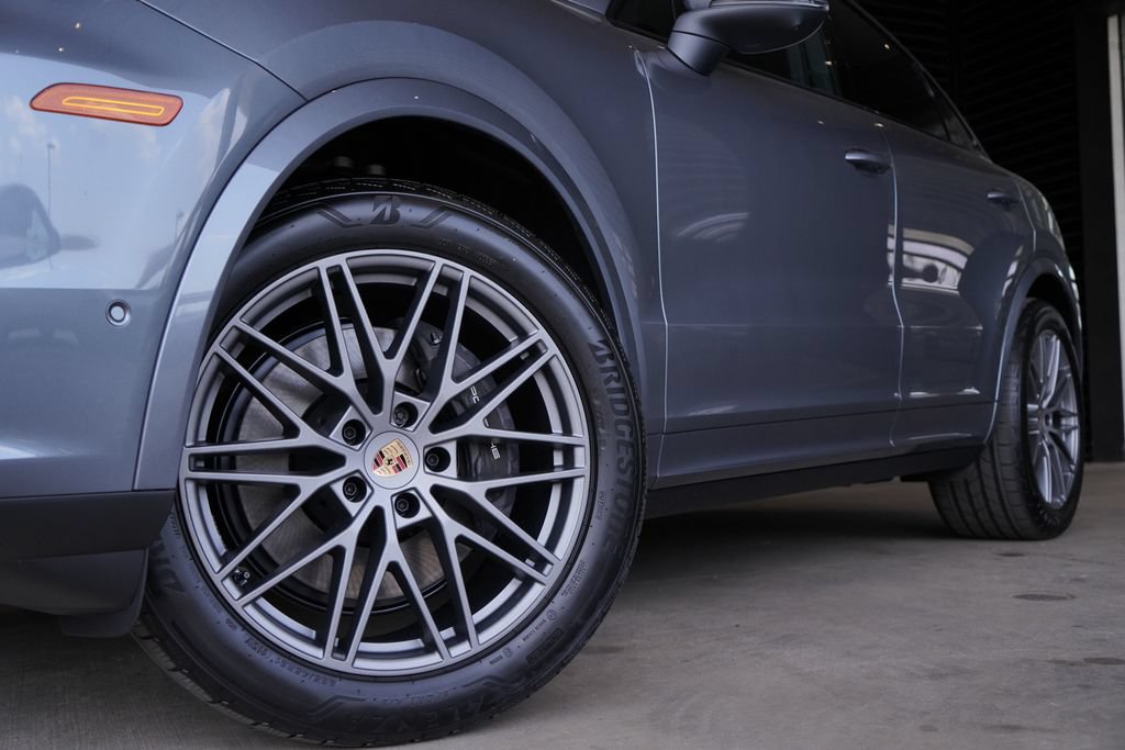 New 2026 Porsche Cayenne Coupe AWD/4WD image 3
