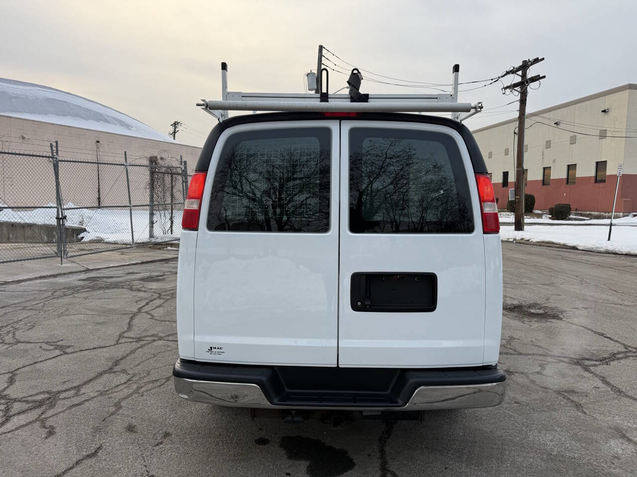 Used 2018 Chevrolet Express 2500 w/ Enhanced Convenience Package image 4