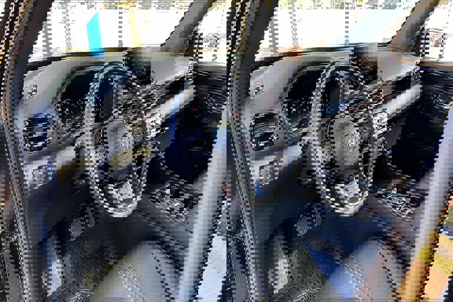 Used 2025 Honda Pilot TrailSport image 18