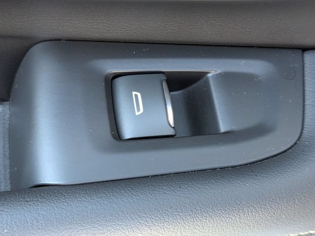 Used 2023 Chevrolet Tahoe Premier AWD/4WD image 33