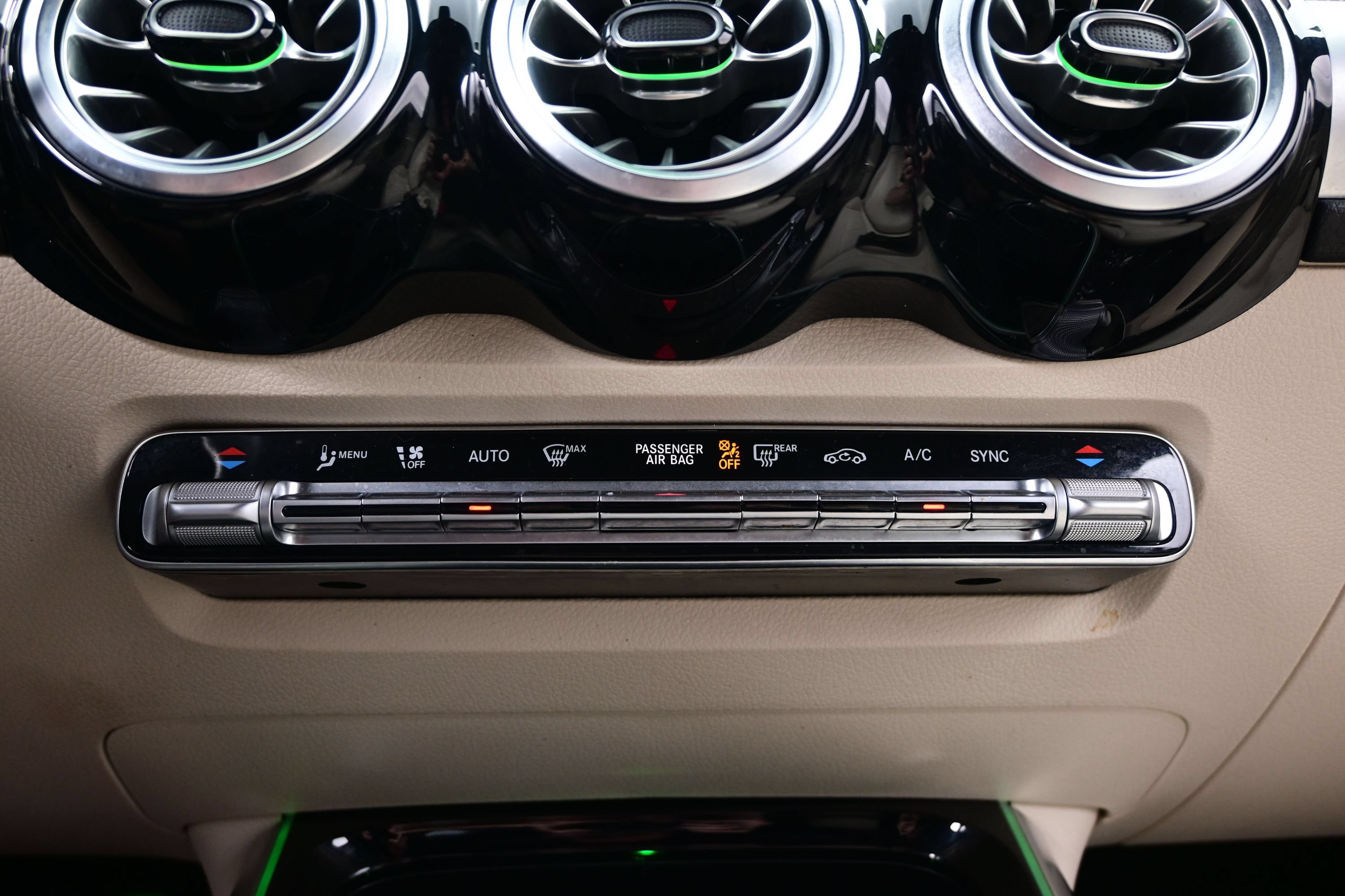 Used 2022 Mercedes-Benz GLB 250 4MATIC image 21