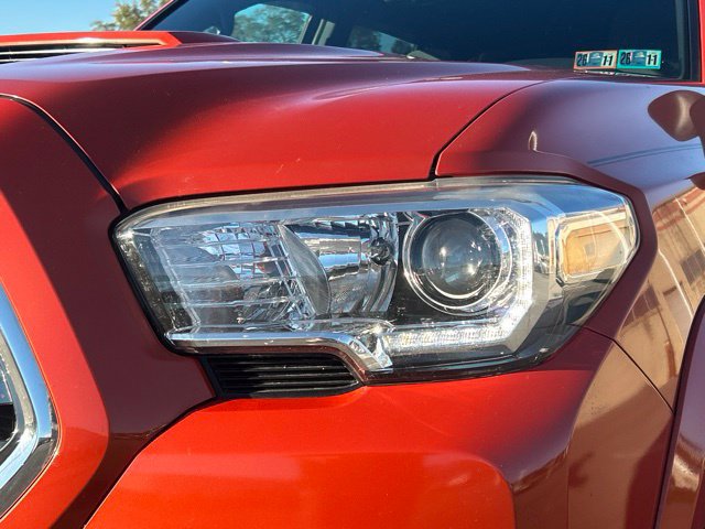 Used 2017 Toyota Tacoma TRD Sport w/ Tow Package (A/T) AWD/4WD image 9