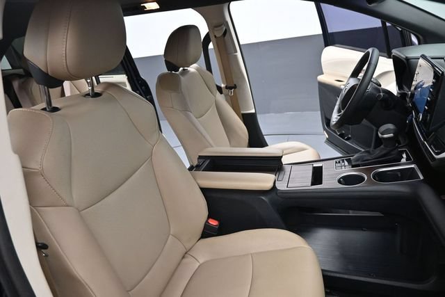 Used 2023 Toyota Sienna XLE FWD image 29