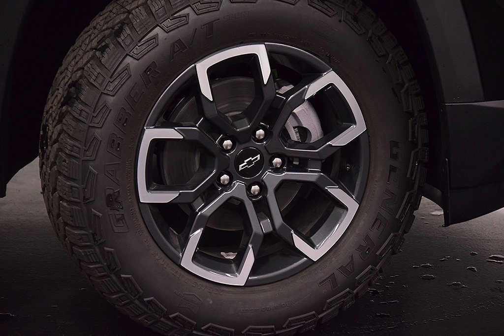 New 2026 Chevrolet Equinox ACTIV w/ Safety and Technology Package image 10