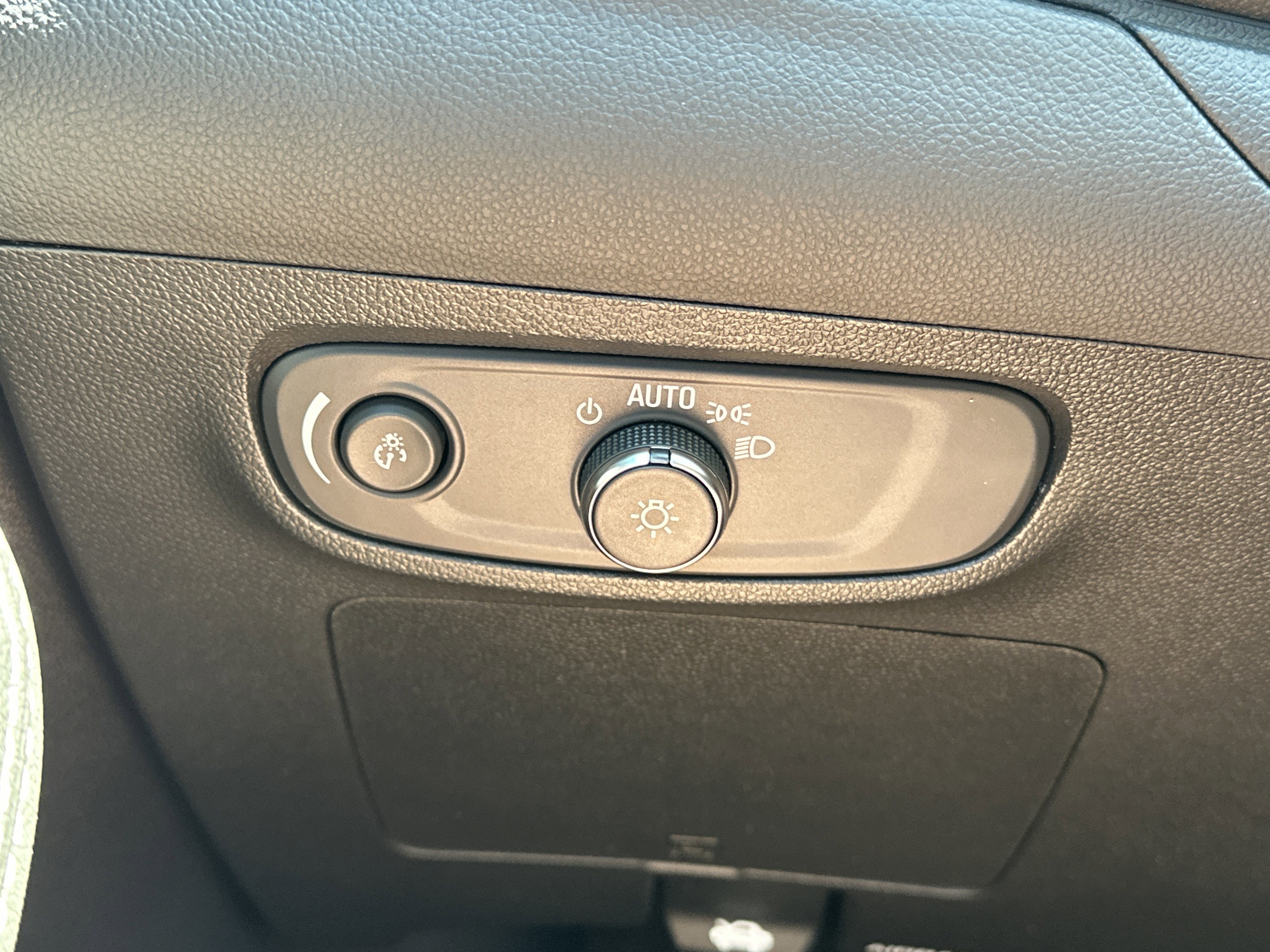 Used 2024 Buick Encore GX Sport Touring w/ Comfort Package image 27