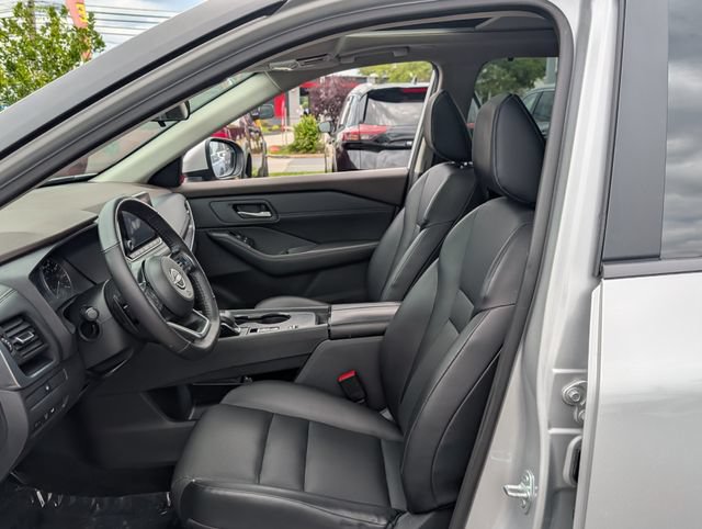 Used 2023 Nissan Rogue SV w/ SV Premium B Package FWD image 16