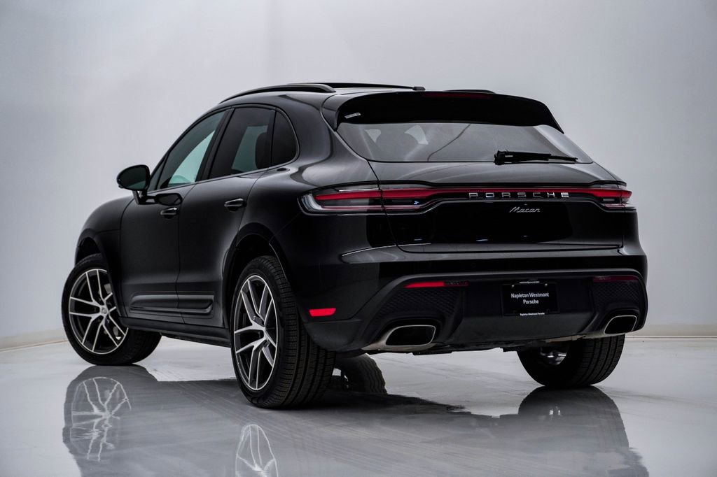 Certified 2025 Porsche Macan image 3