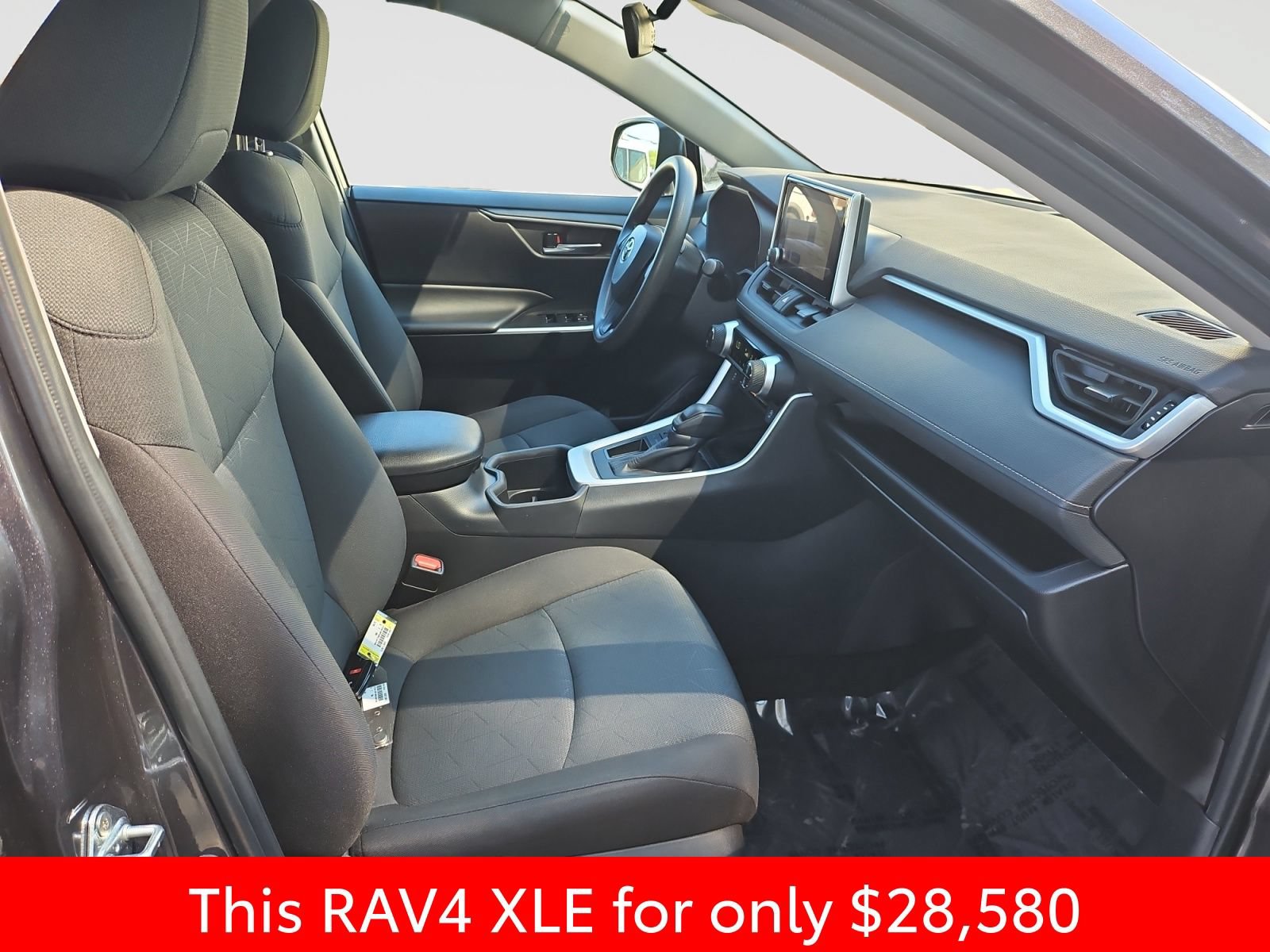 Used 2024 Toyota RAV4 XLE FWD image 17