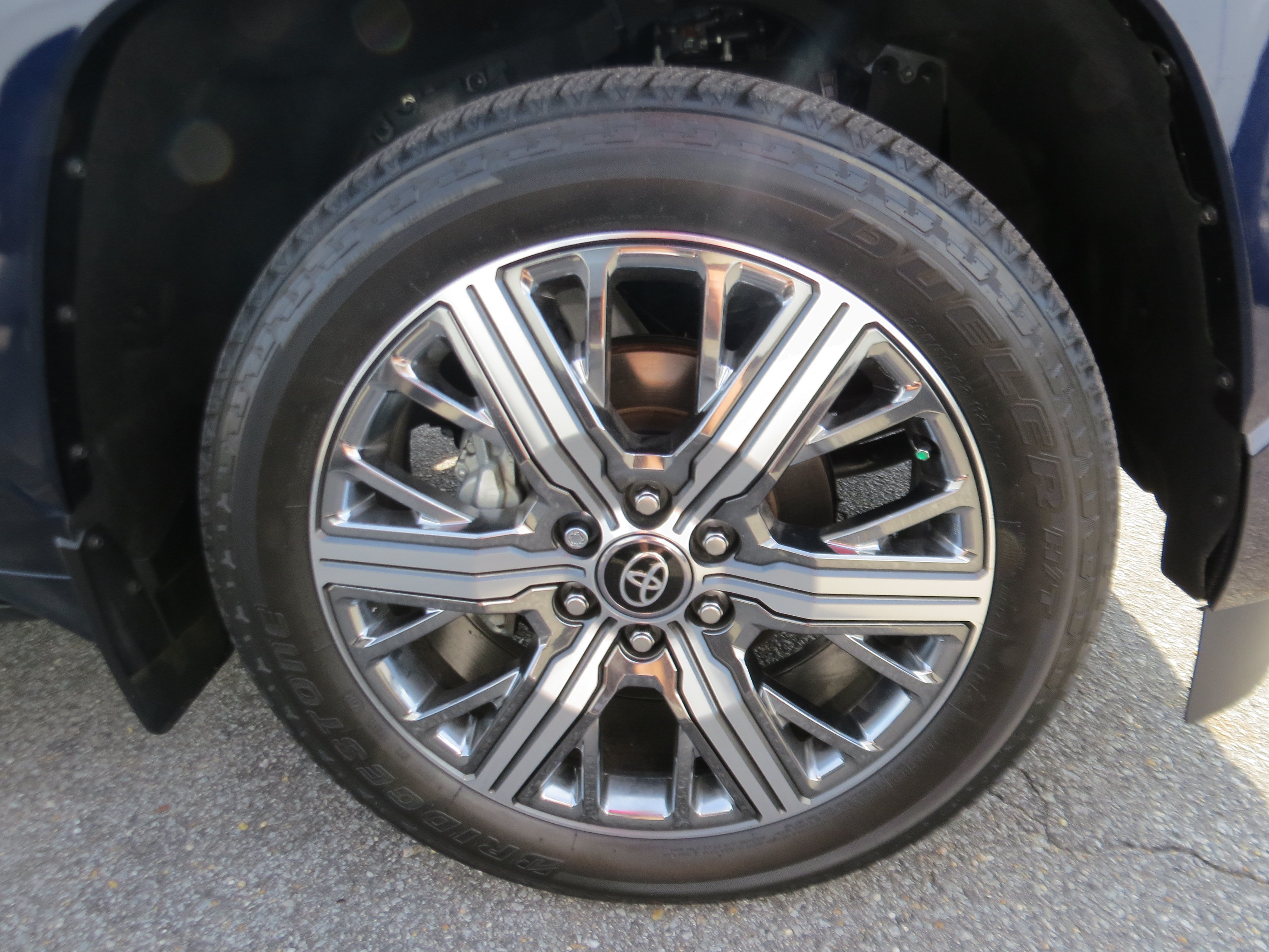Used 2025 Toyota Sequoia Capstone AWD/4WD image 9